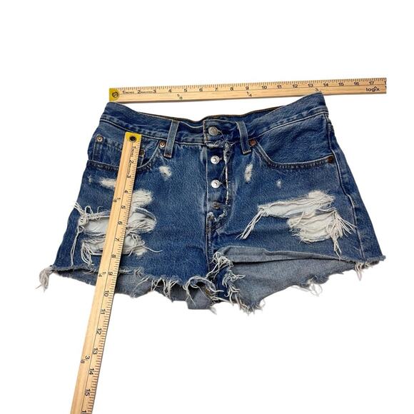 Levi’s Denim Distressed Size W26 Women Shorts - Picture 3 of 4